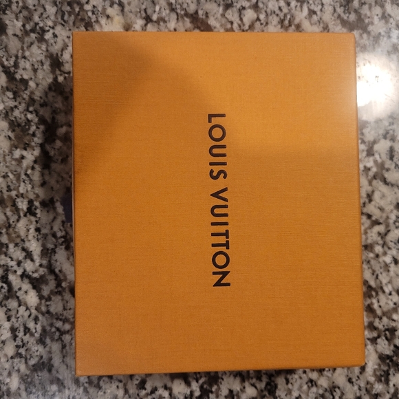 LOUIS VUITTON Taiga Portefeuille-Multiple Bill Compartment Folded wallet - Picture 6 of 8